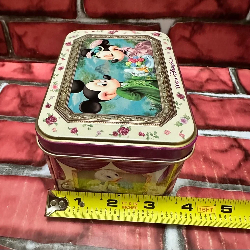 Disney Universal Studios Tokyo Japan Mickey and Minnie Cookie Tin